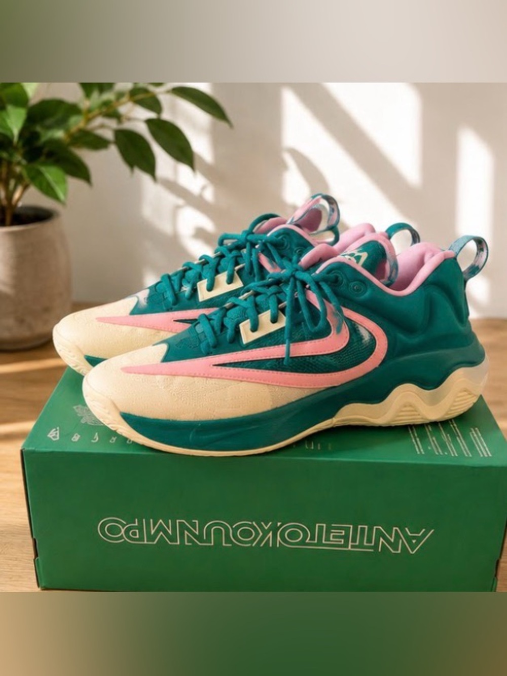 Nike Giannis Immortality 3 Green Pink Basketball Shoes men’s 11, DZ7533-300 NWT